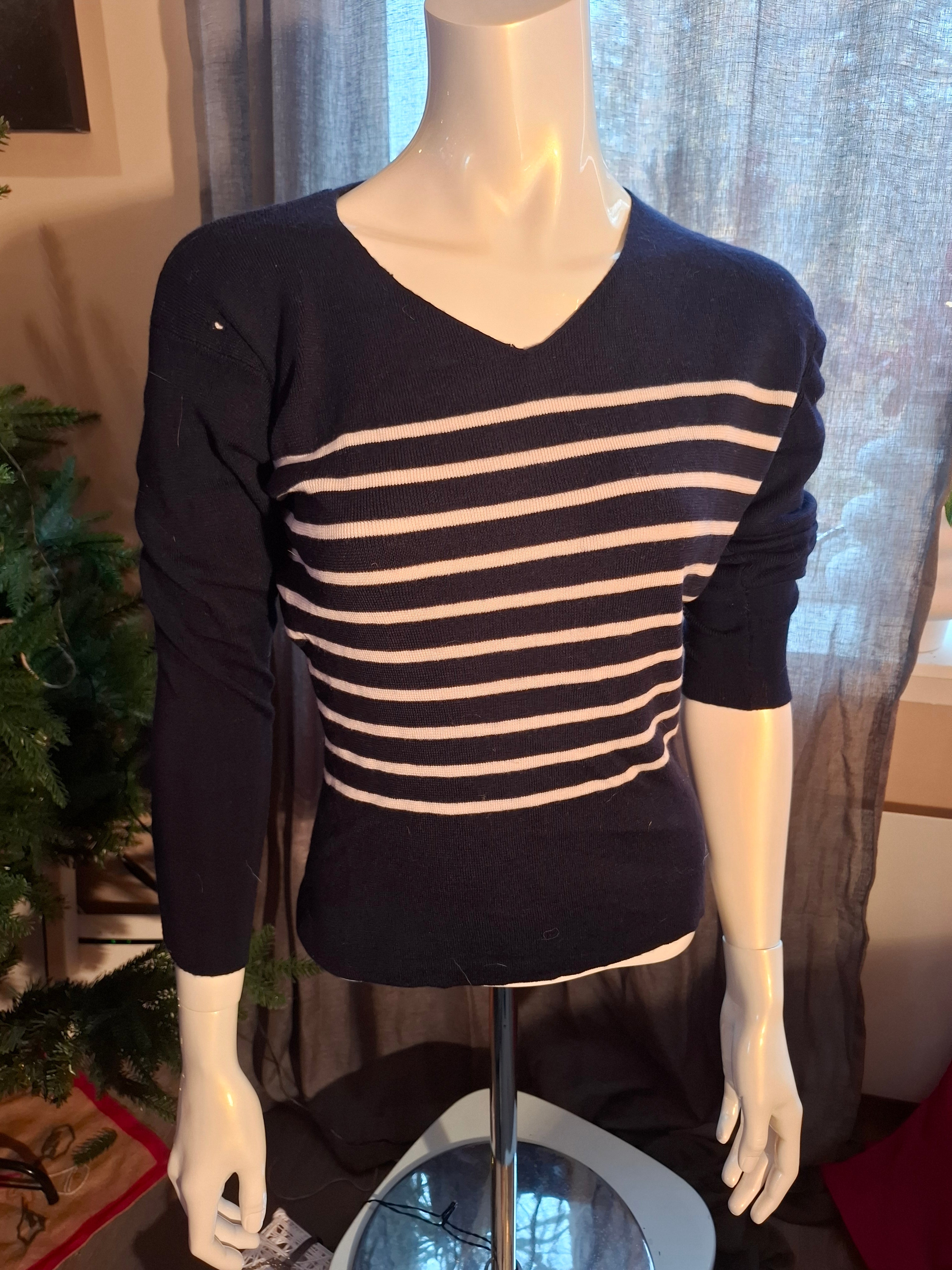 Blå genser med striper str s