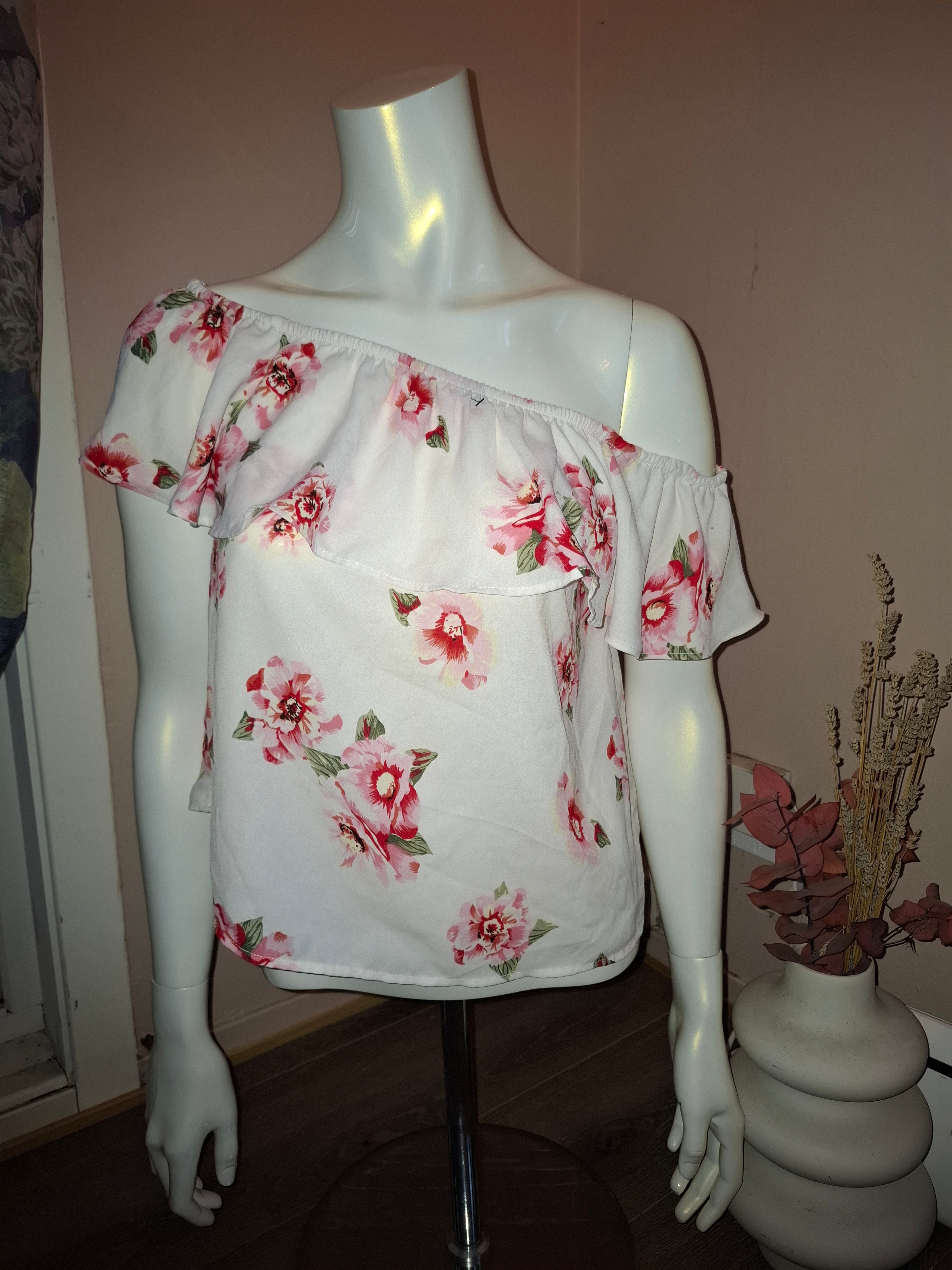 Hvit topp med rosa blomster str l