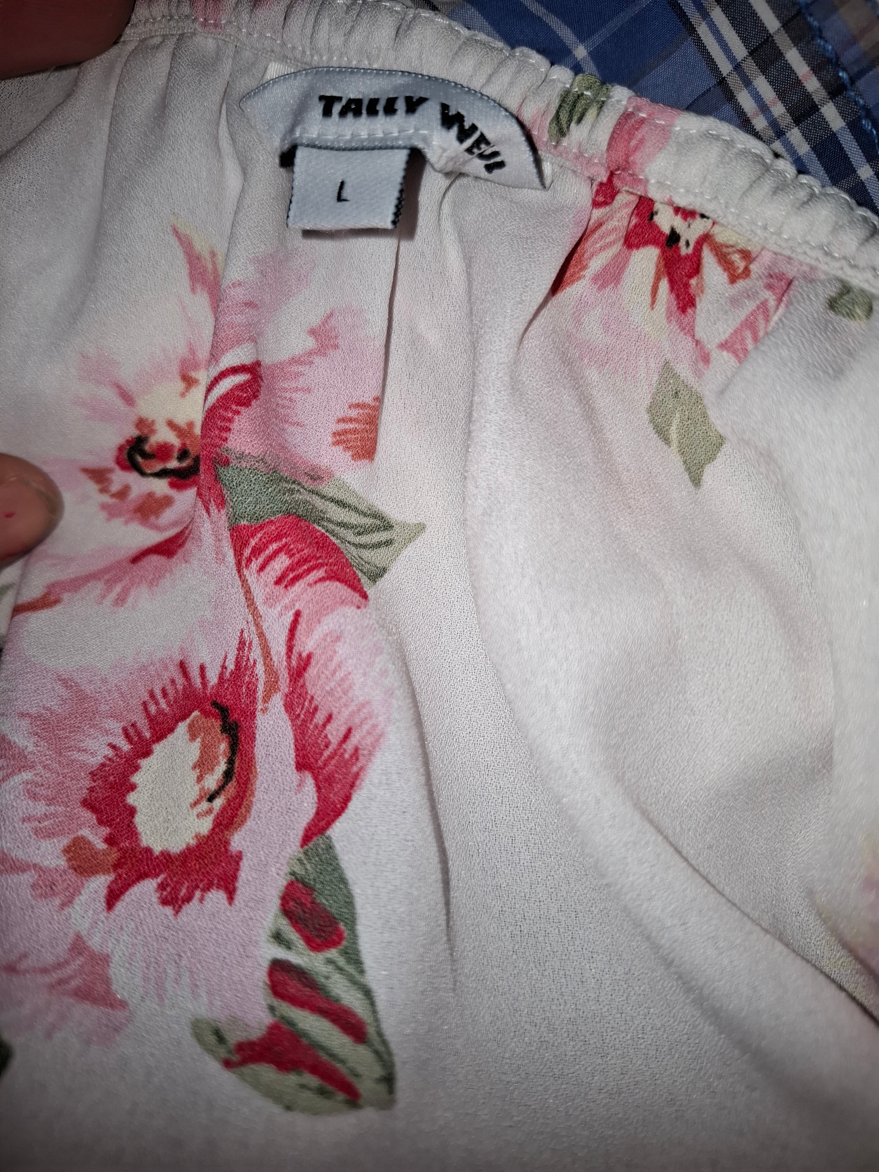 Hvit topp med rosa blomster str l