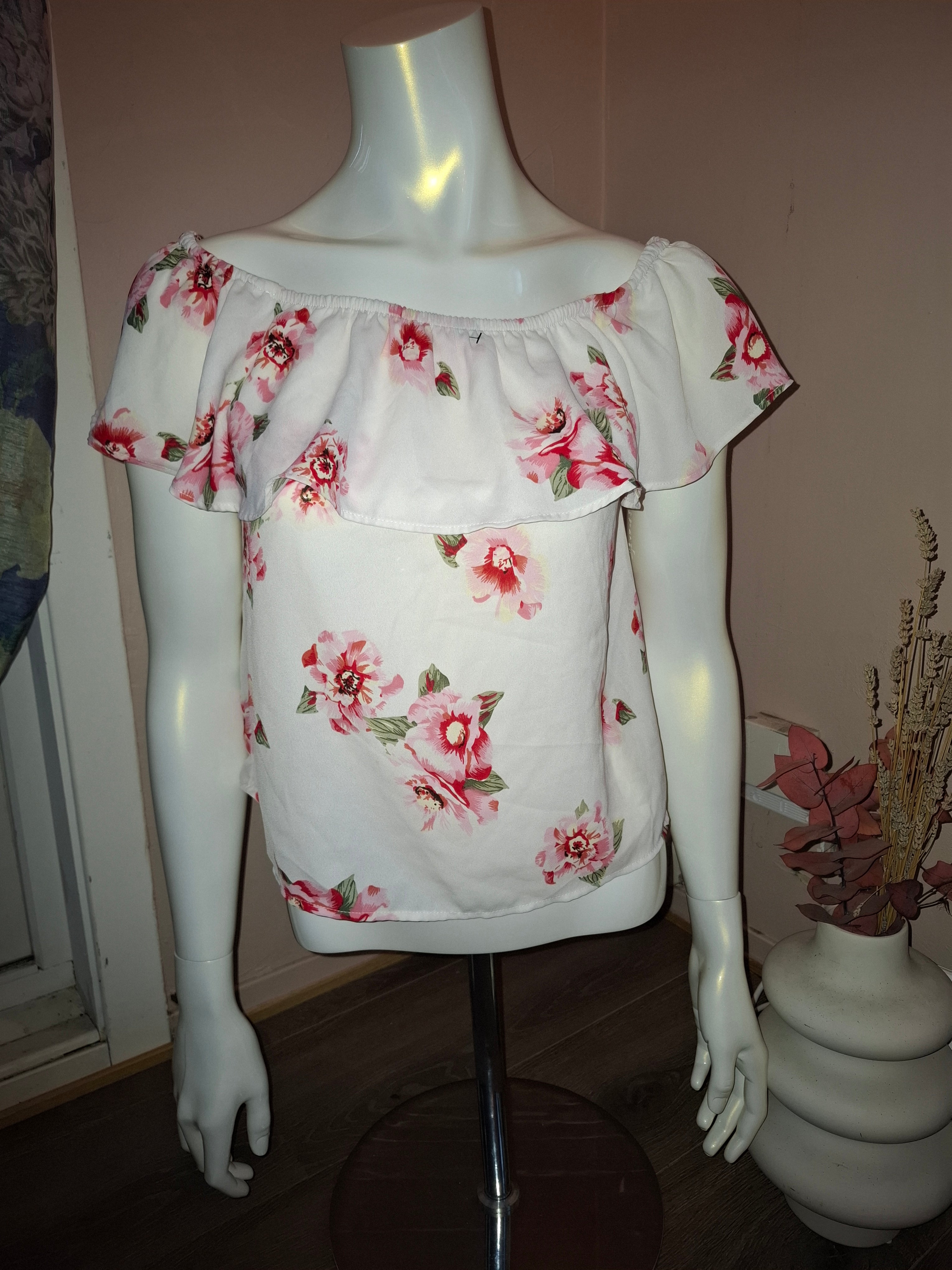 Hvit topp med rosa blomster str l