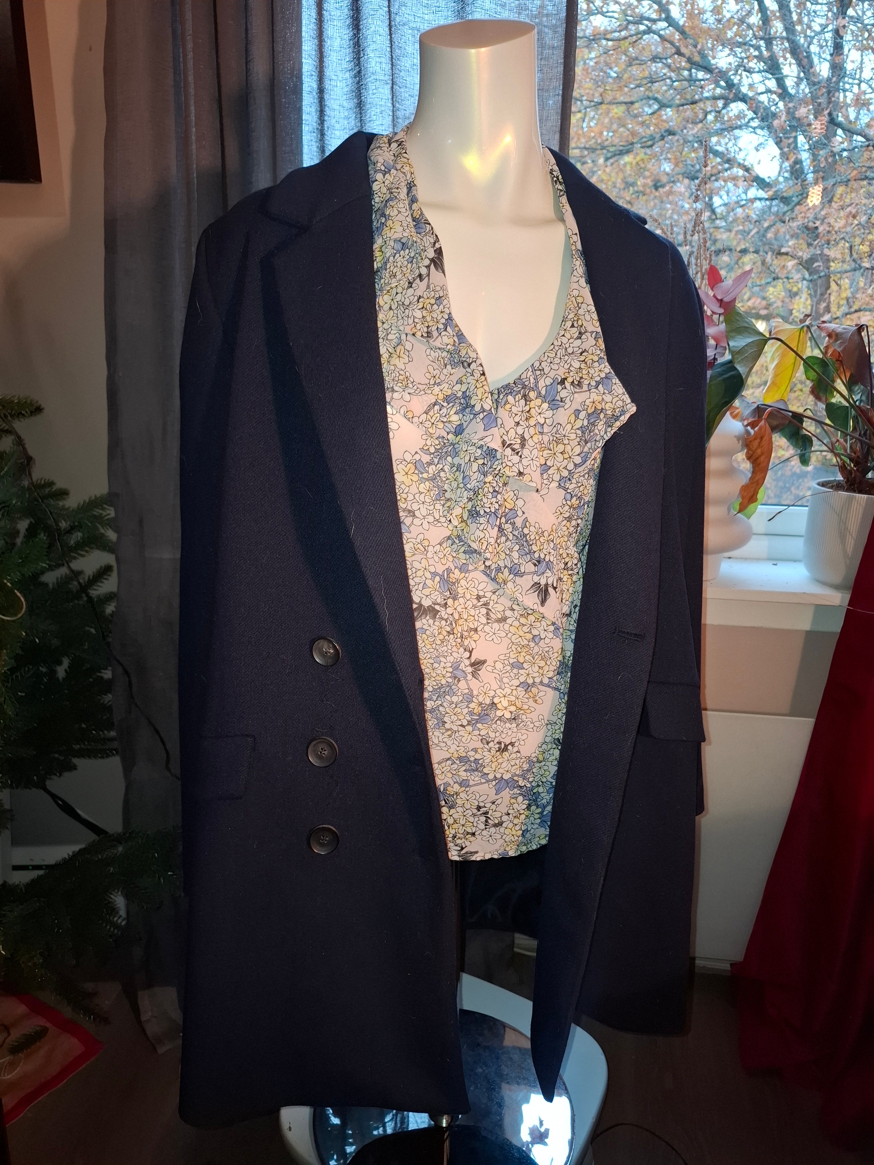 Blusetopp rosa og blåblomster str 38