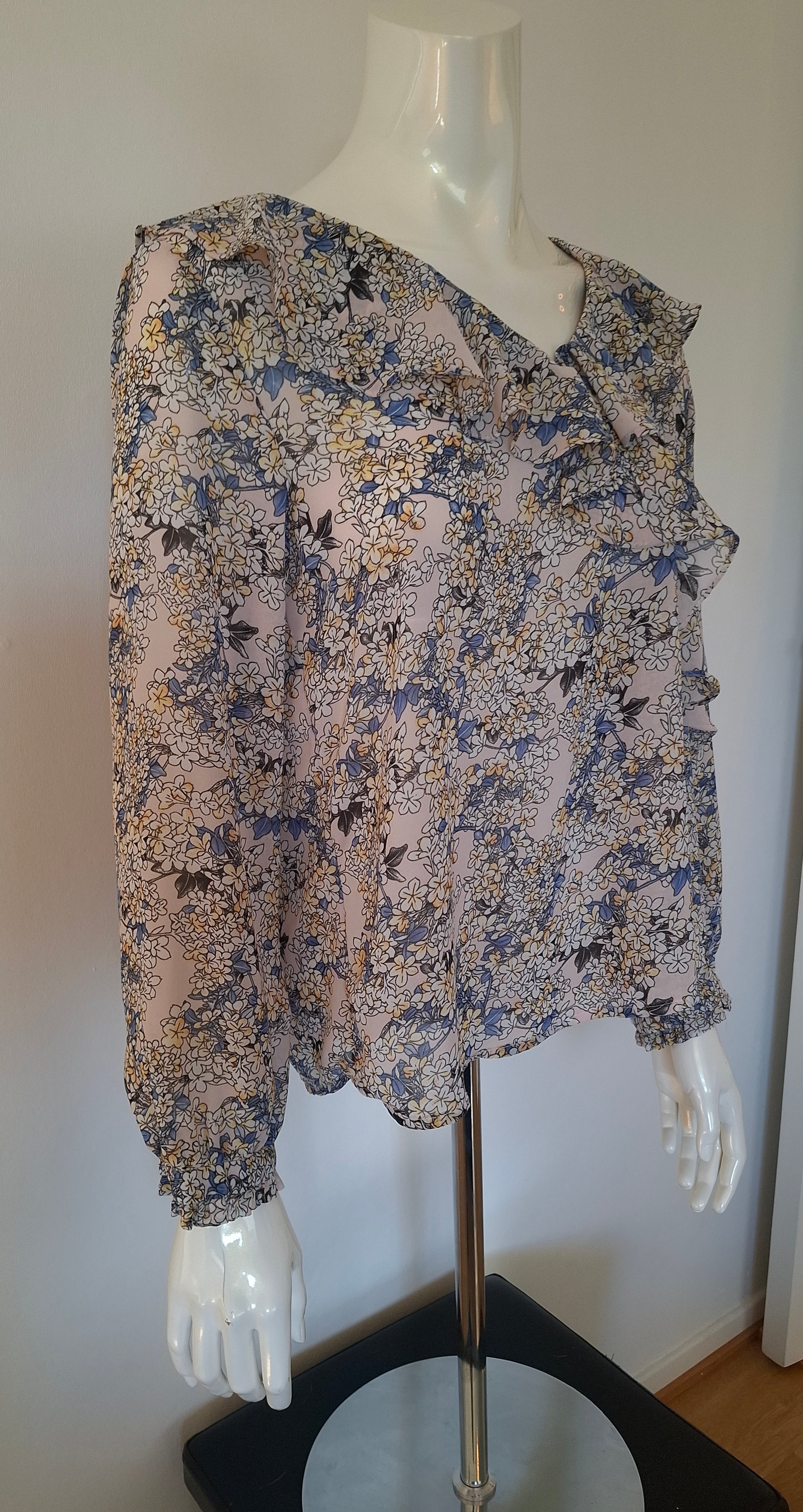 Blusetopp rosa og blåblomster str 38