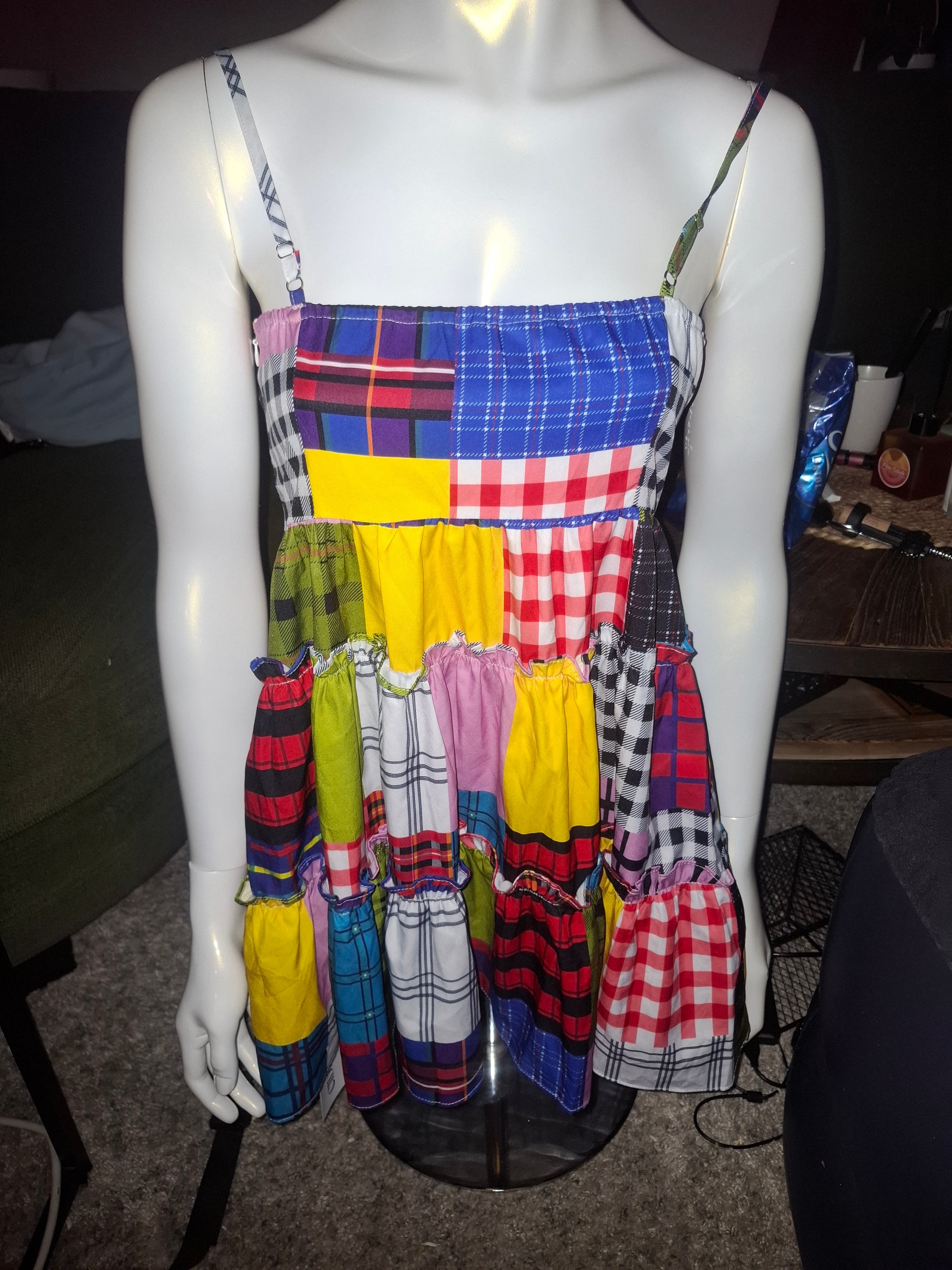 Fargerik kjole med spagettistropper str M