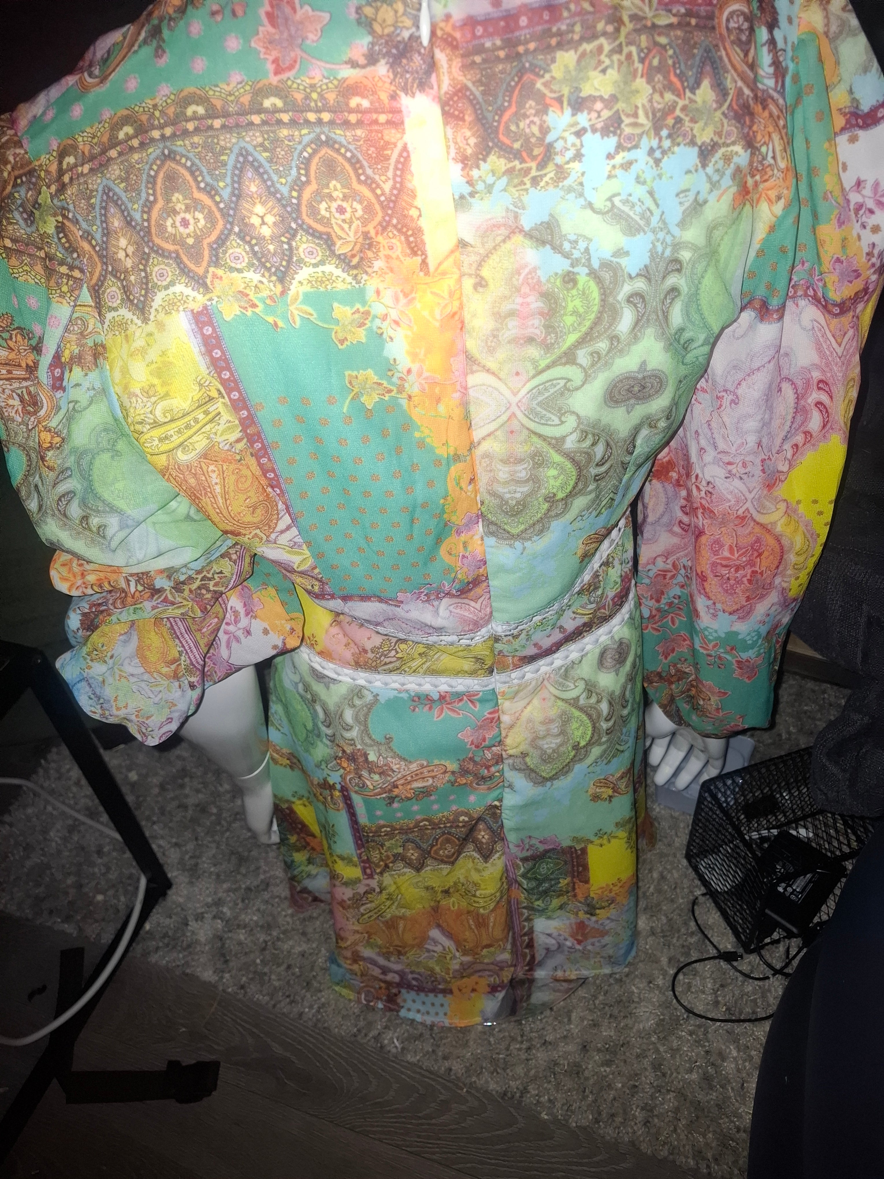 Fargerik kjole med lange armer str M