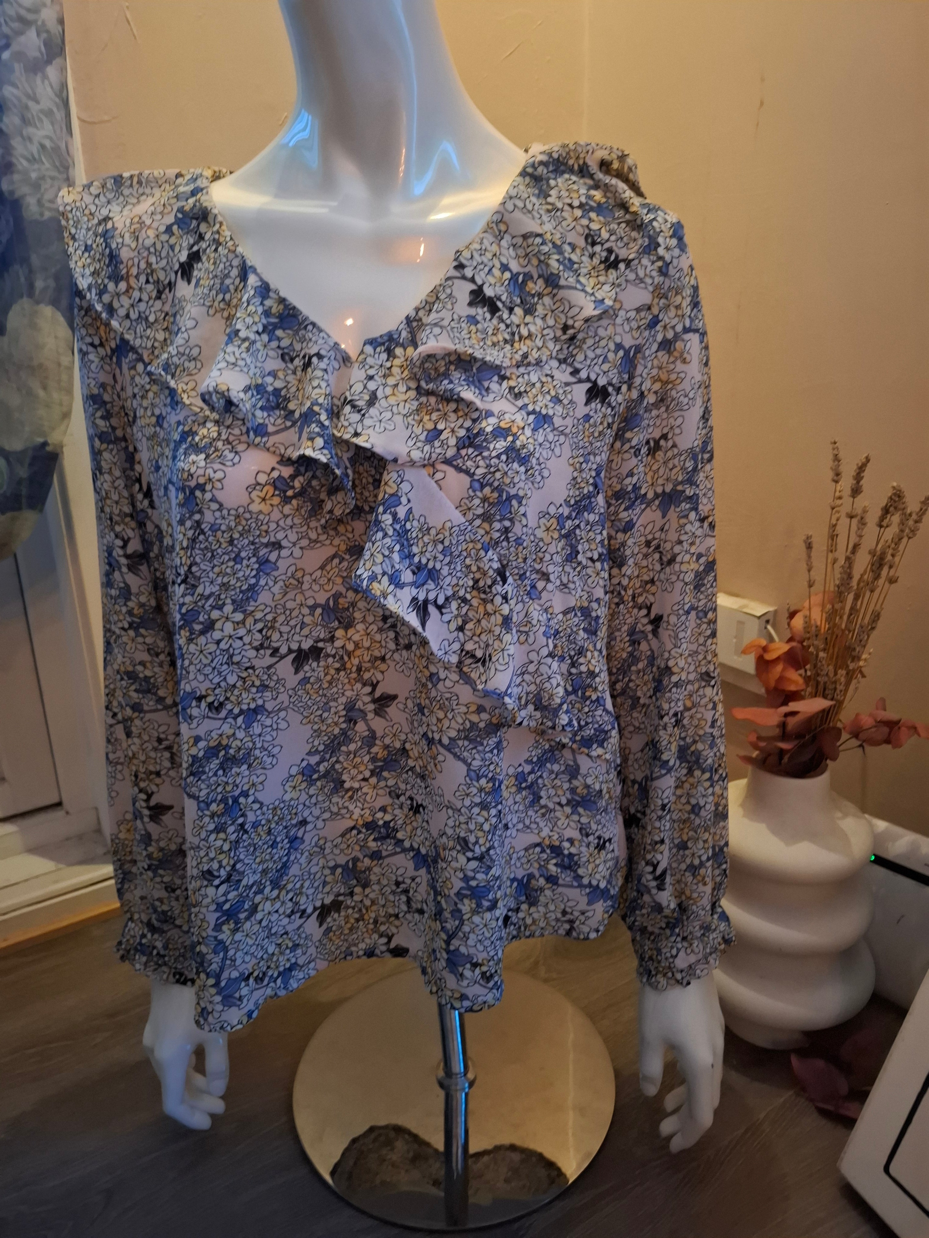 Blusetopp rosa og blåblomster str 38