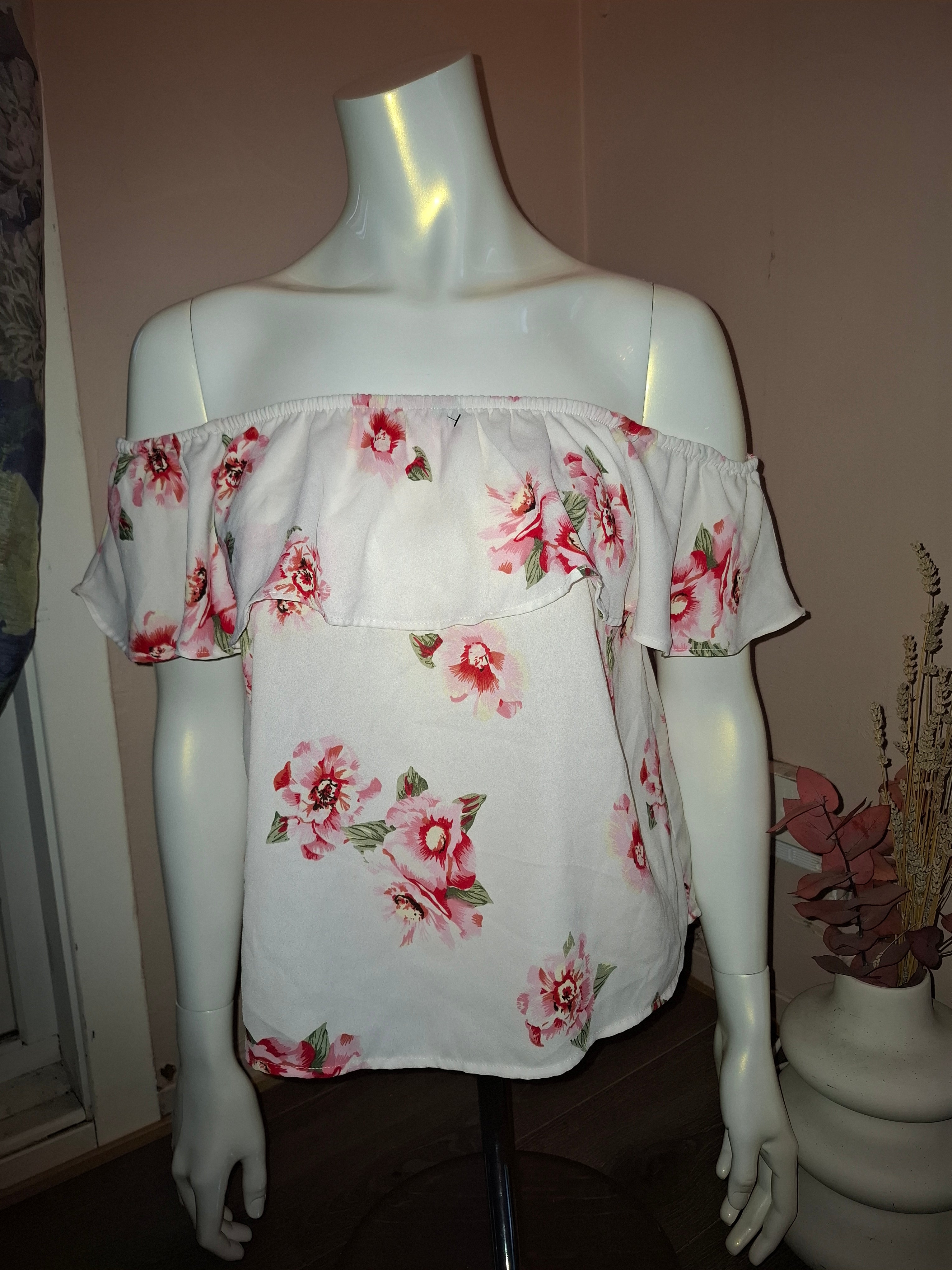 Hvit topp med rosa blomster str l