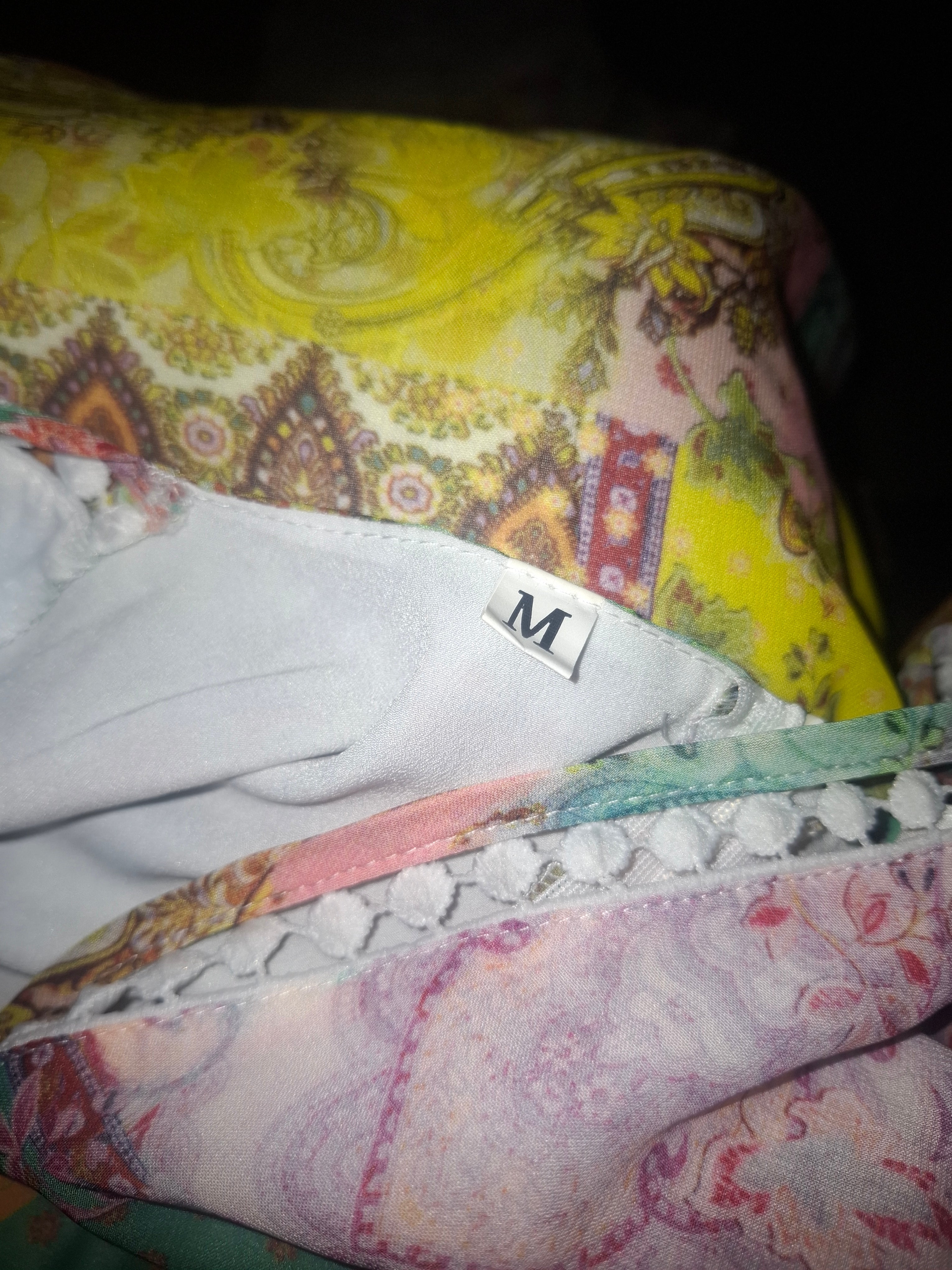 Fargerik kjole med lange armer str M